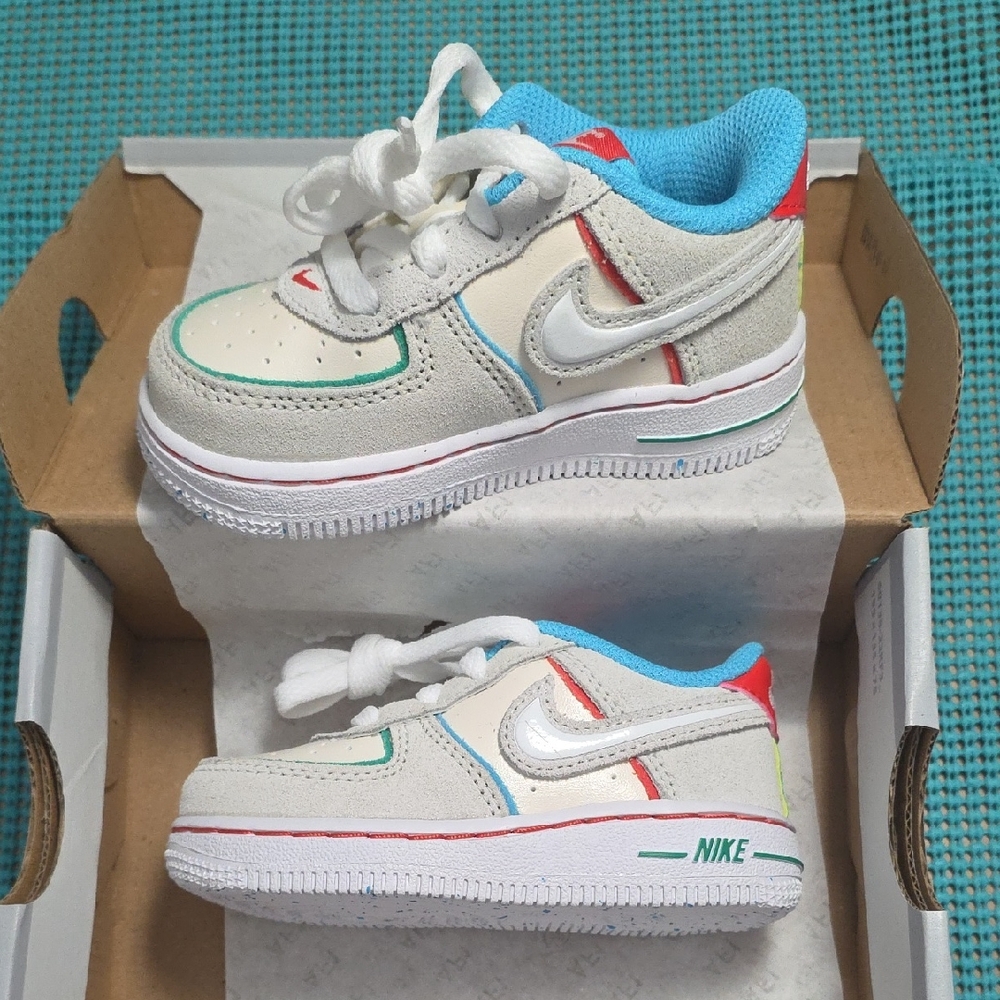 Nike Kids Sneakers - Cream, Blue, and Red